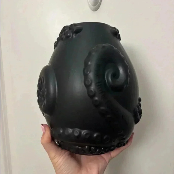 Disney Ursula Vase - Little Mermaid - Picture 1 of 2